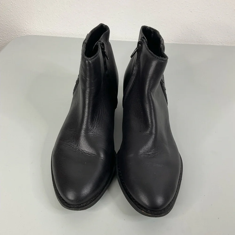 Zodiac black leather